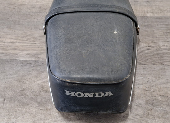 Zadel Honda CB 125 S