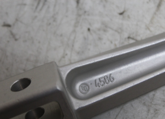 Voetsteun Rechts Triumph Daytona 600