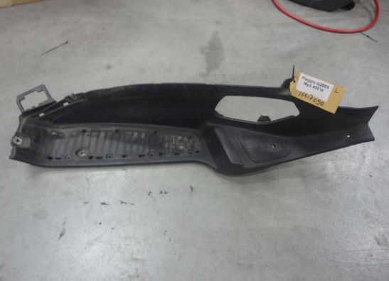 Footrest left Piaggio Mp3 400