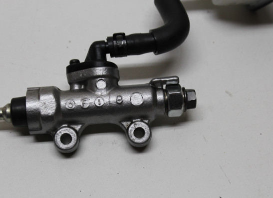 Rempomp achter Honda NC 750 X