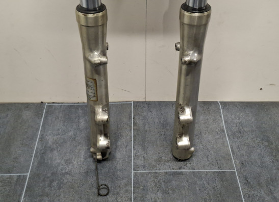 Voorpoten compleet Suzuki Madura 1200