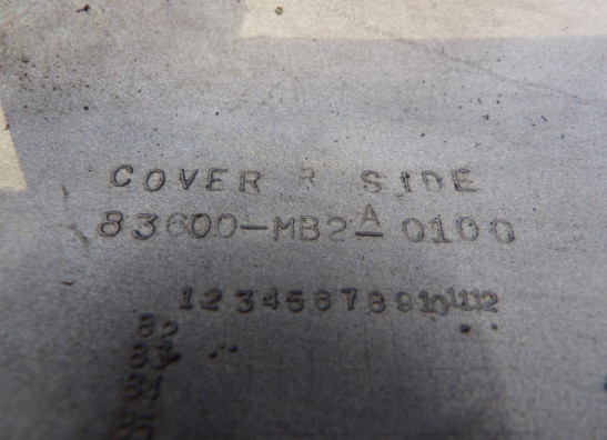 Rechter zijkuip klein Honda VF 700  750 F