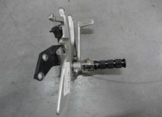 Fussrastetrager vorne rechts Yamaha YZF R1