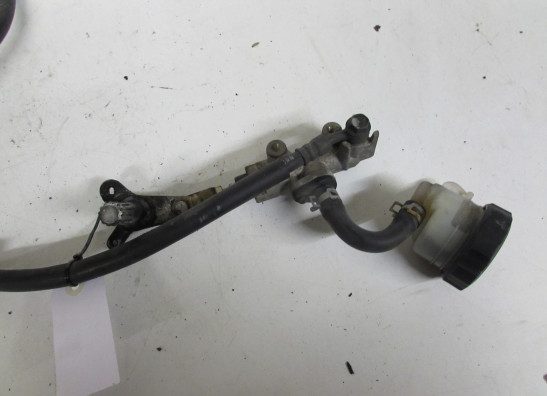 Rempomp achter Suzuki GSX F 600