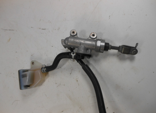 Rempomp achter Suzuki GSX R 750