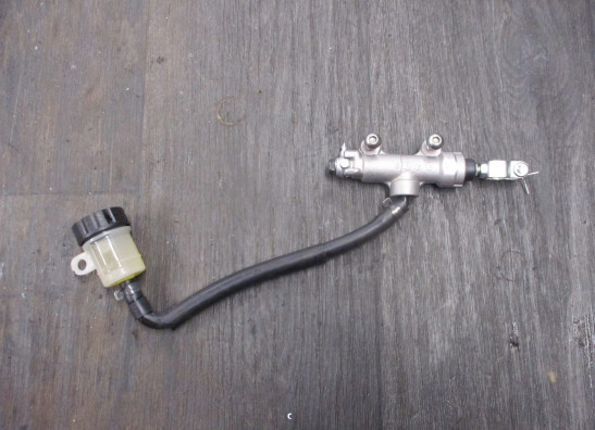 Rempomp achter Kawasaki Z 1000