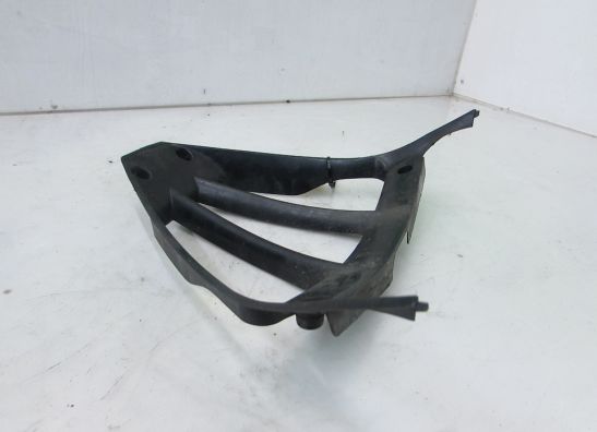 Cowl V shape under Yamaha YZF R1