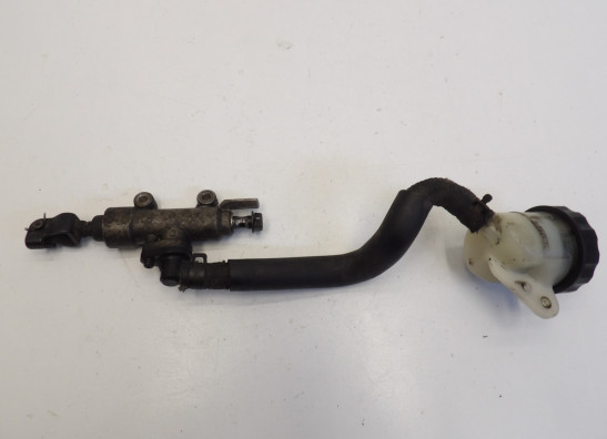 Rempomp achter Honda VFR 800 I