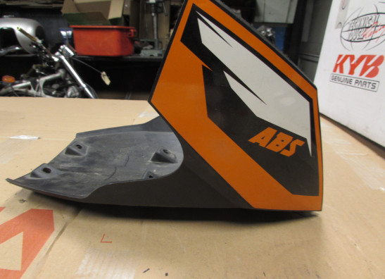 Cowl under KTM 125 Duke