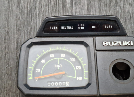 Teller Suzuki AX 100