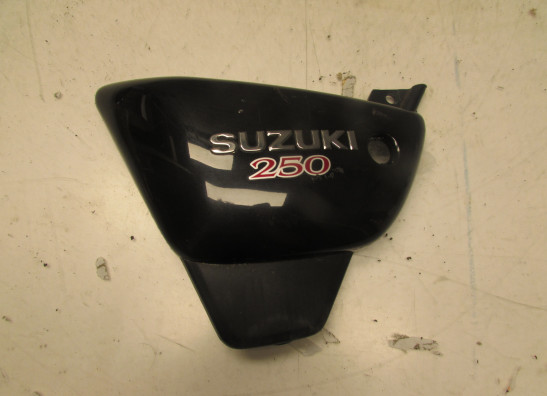 Cowl left small Suzuki GZ 250 Marauder