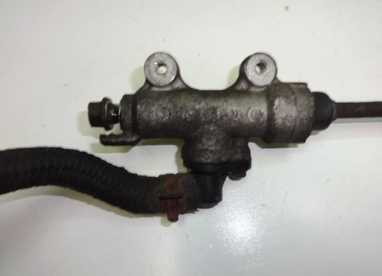 Rempomp achter Honda ST 1100 Pan European