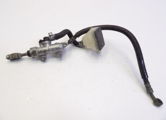 Rempomp achter Suzuki GSX R 400