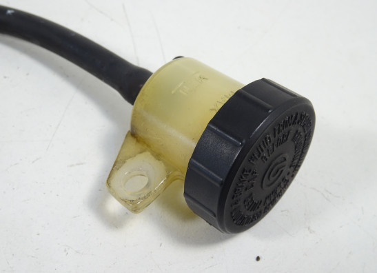 Rempomp achter Ducati Monster 750