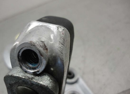 Fussrastetrager vorne rechts Suzuki GSX R 1300 Hayabusa