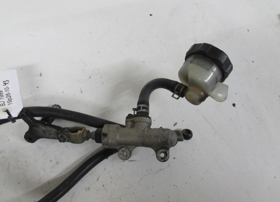 Rempomp achter Suzuki GSX F 600