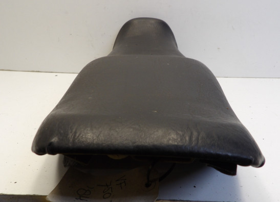 Zadel Honda VF 750 F