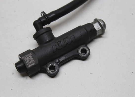 Rempomp achter KTM 790 Adventure