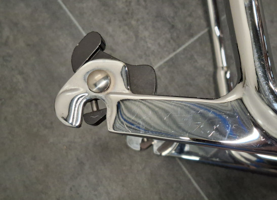 Rugsteun sissybar Harley Davidson FLSTN Deluxe