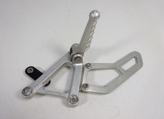 Main step holder right Aprilia RSV 1000