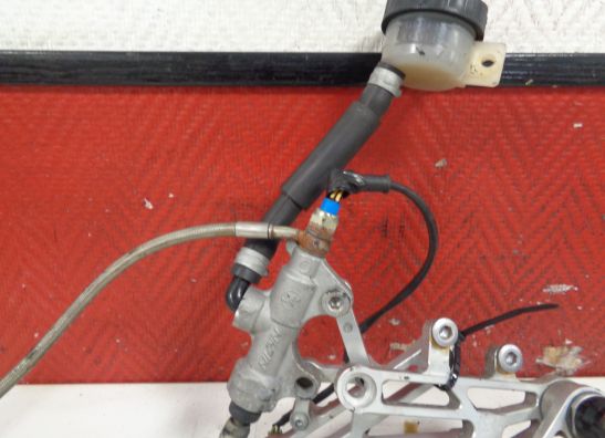 Rempomp achter Kawasaki ZX 9 R