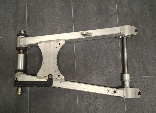 Achterbrug Triumph Trident 900