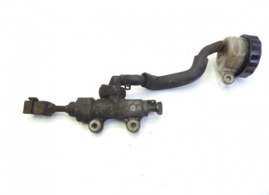 Rempomp achter Honda CB 500