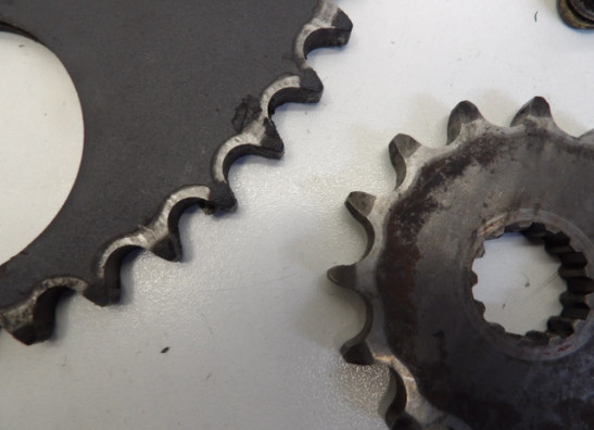 Ketting en tandwielset Suzuki GS 550 M Katana