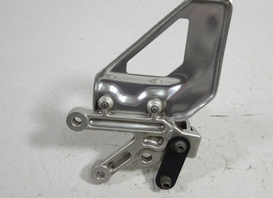 Main step holder right Aprilia RSV 1000