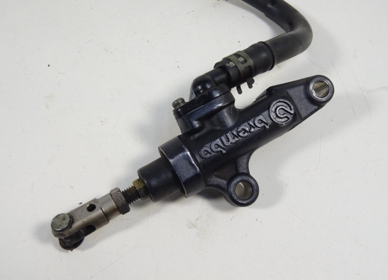 Rempomp achter Yamaha YZF R1