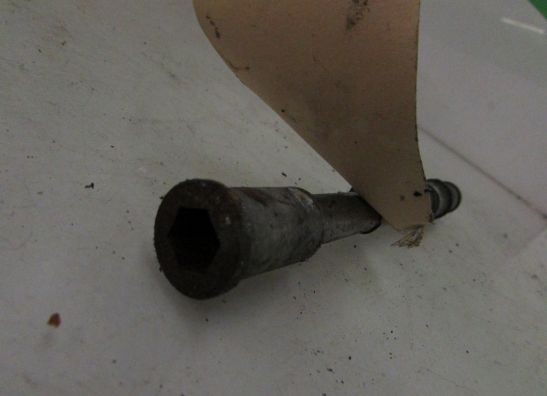 Axle front Kawasaki GPZ 1000