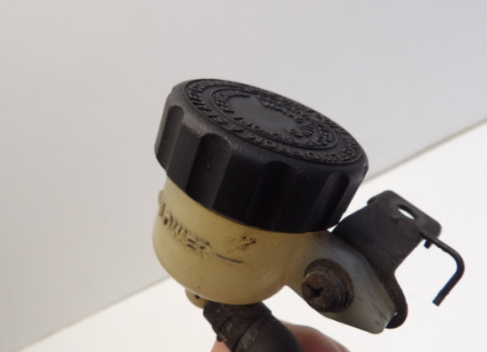 Rempomp achter Yamaha TDM