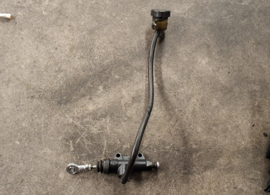 Rempomp achter Husqvarna Vitpilen 701 