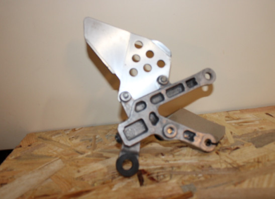 Fussrastetrager vorne links Honda VTR 1000 SP