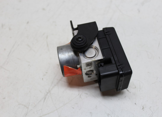 ABS pomp Ducati Hypermotard 821