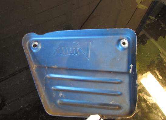 Cowl right small Yamaha V max