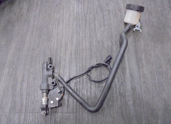 Rempomp achter Honda CB 1100 RS