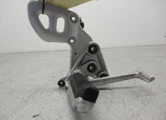 Fussrastetrager vorne rechts Suzuki GSX R 1300 Hayabusa