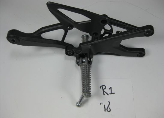 Fussrastetrager vorne rechts Yamaha YZF R1