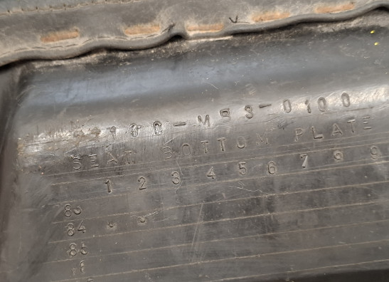 Zadel Honda VF 700  750 S Sabre