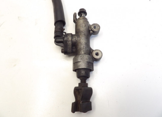 Rempomp achter Honda VFR 750