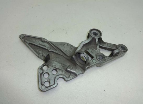 Fussrastetrager vorne rechts Yamaha FZR 1000