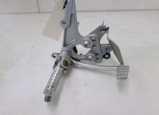 Main step holder right Suzuki GSX R 1000