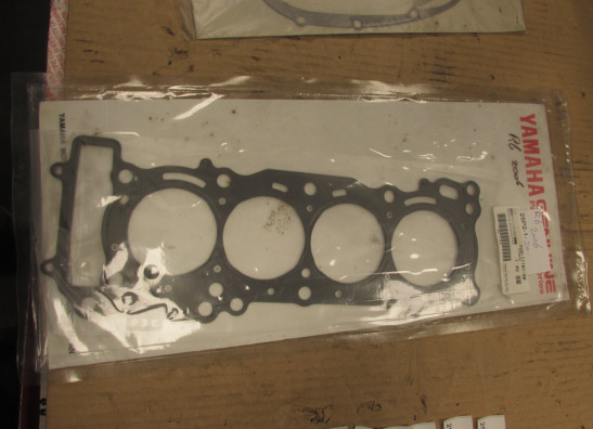 Cylinder head Yamaha YZF R6