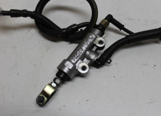 Rempomp achter Yamaha MT 03