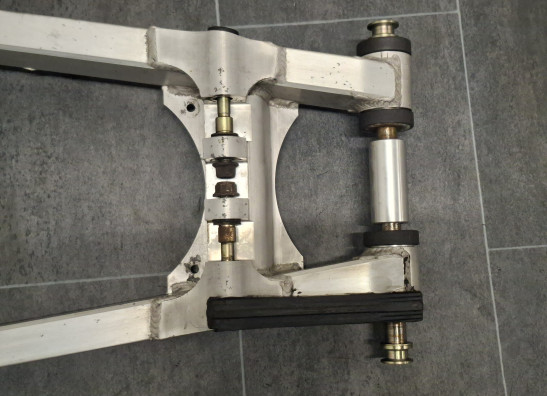 Achterbrug Triumph Trident 900