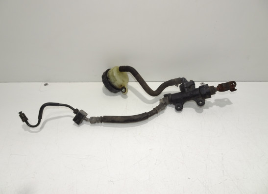Rempomp achter Honda CBF 500