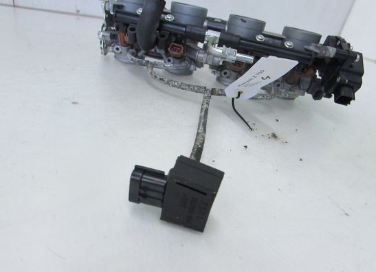 Throttle body Suzuki GSR 750
