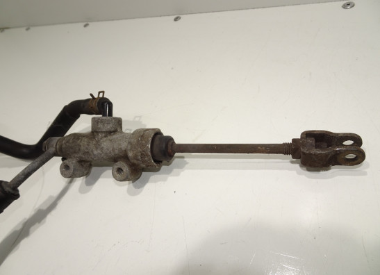 Rempomp achter Suzuki DL 650 V STROM