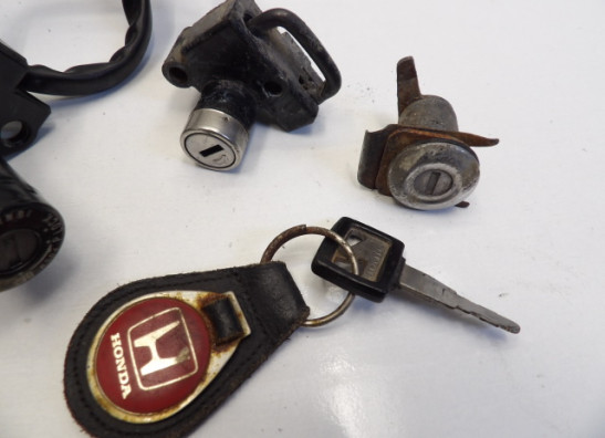 Contact slot Honda VF 700  750 F